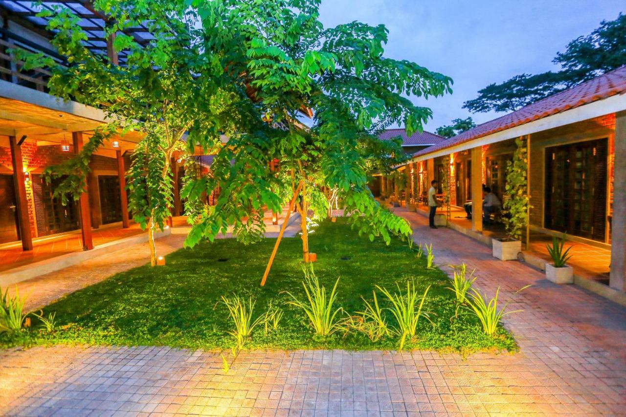 Olinia Airport Hotel Katunayaka Exterior photo