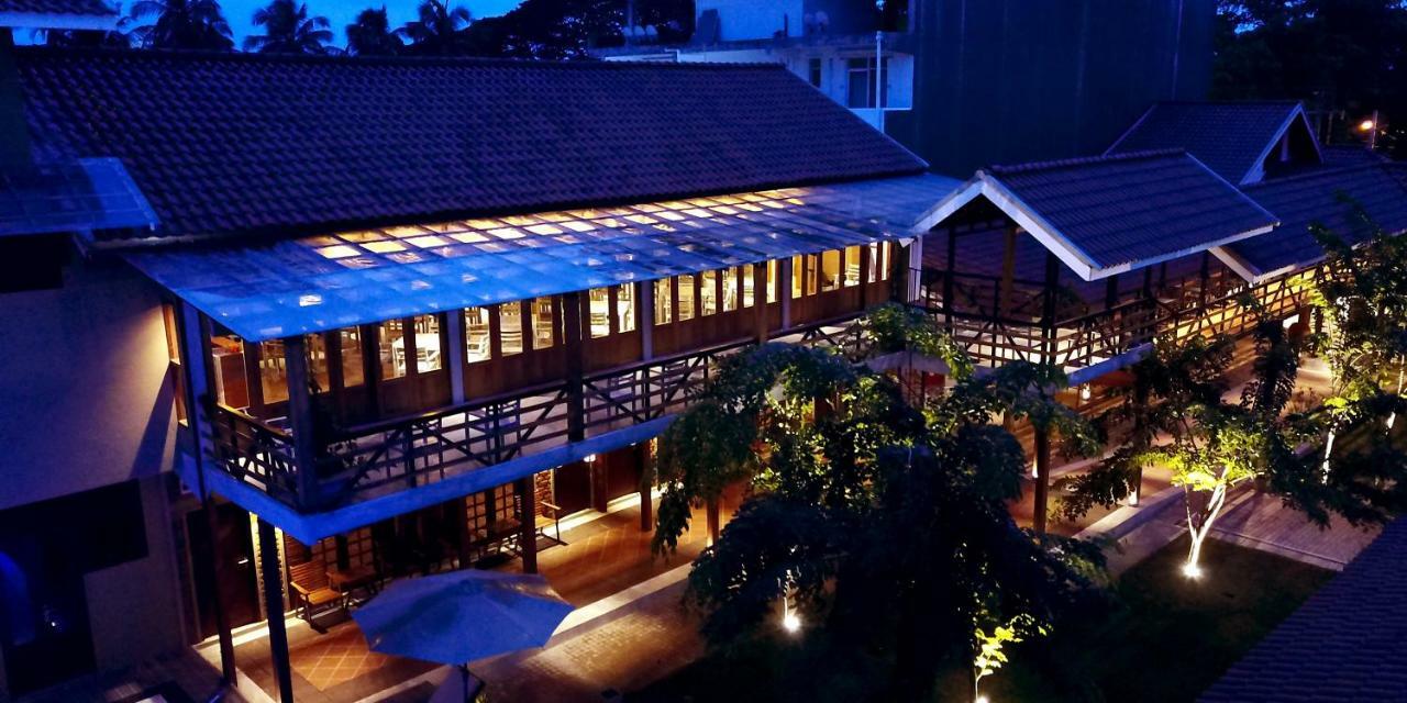 Olinia Airport Hotel Katunayaka Exterior photo